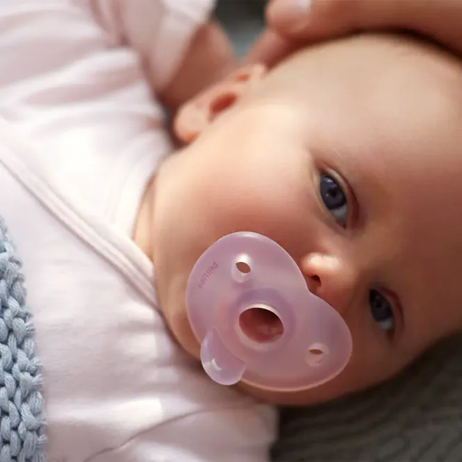 Hovedbilde Avent Soothie Heart Smokk 0-6m Rosa 2 stk
